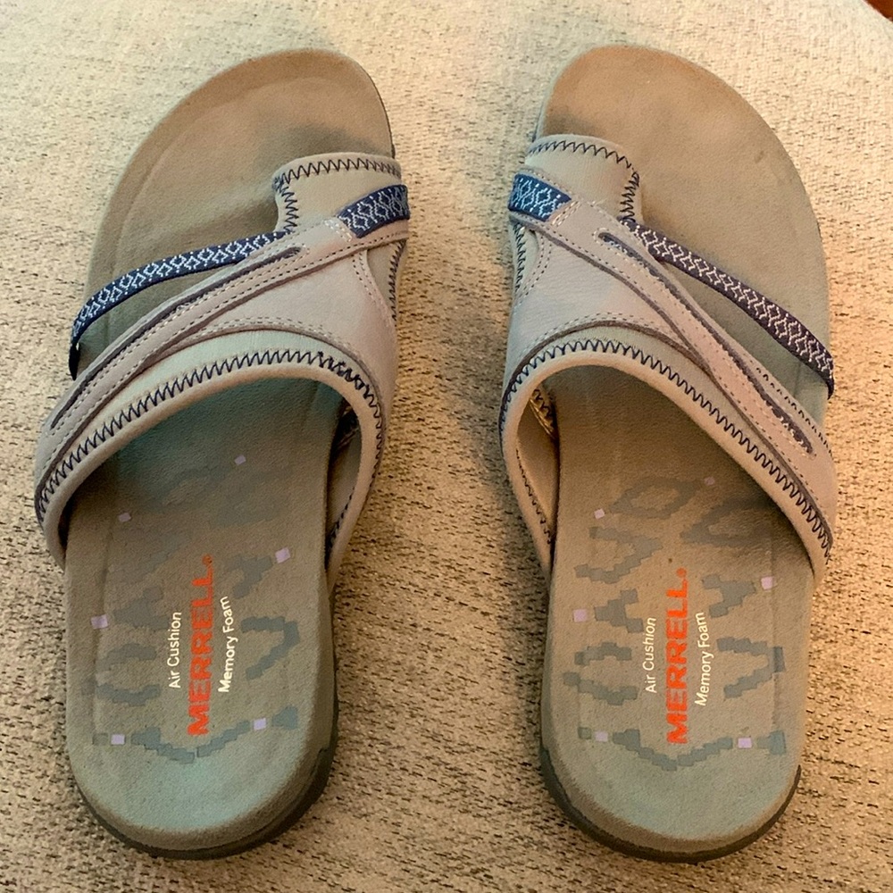 Merrell size 5 Terran air cushion memory foam sandals 

excellent condition